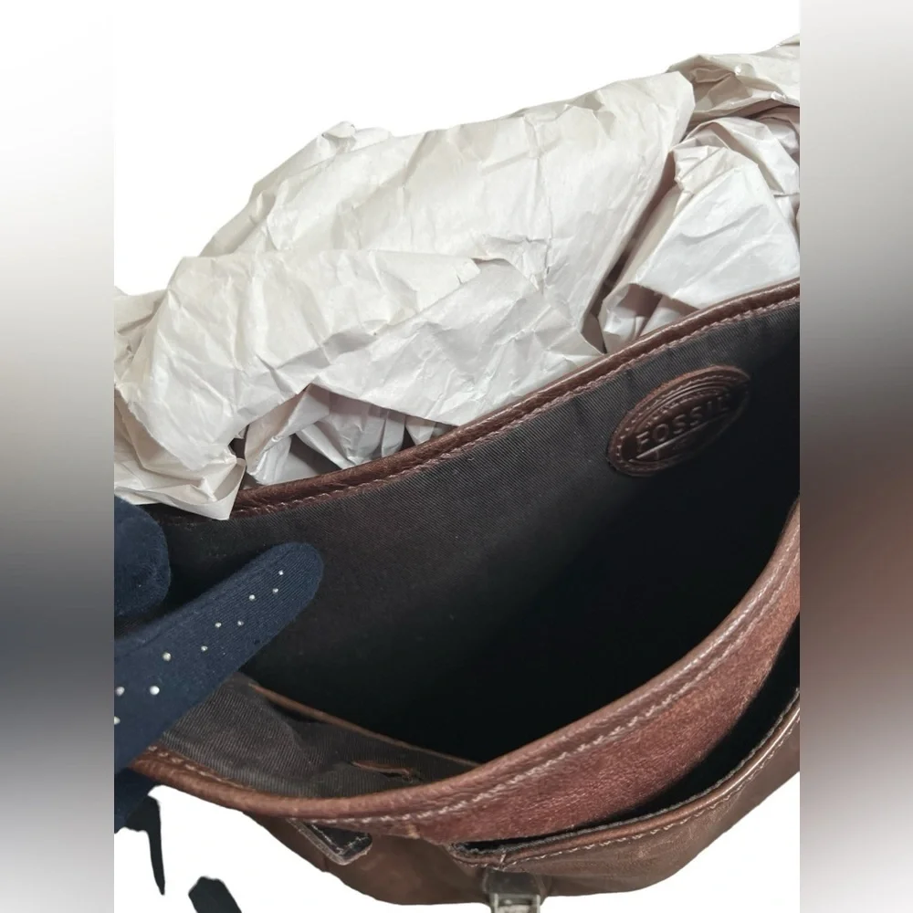 Fossil Men’s Leather Estate Messenger East West Brown Messenger Bag - Picture 16 of 16